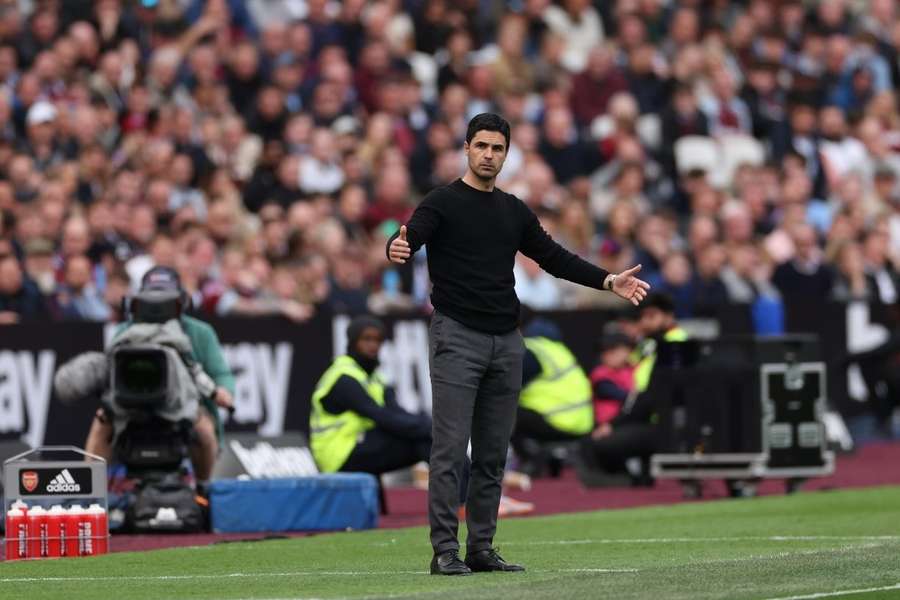 Calm Espanyol goalkeeper Garcia unperturbed by Arsenal pursuit.