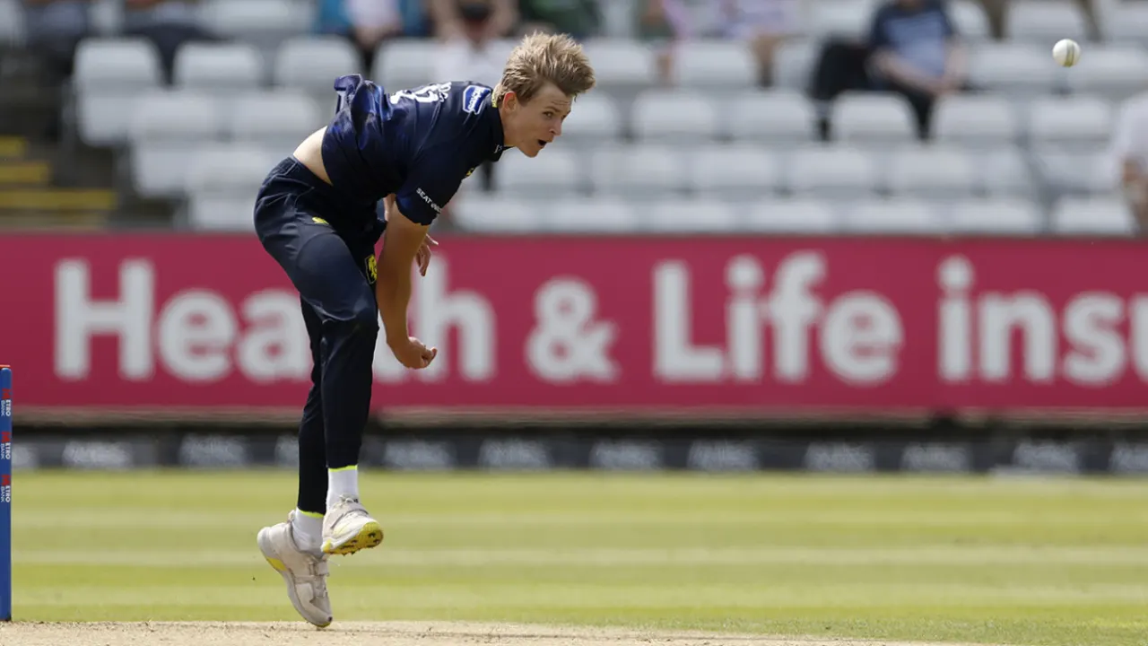 Durham's Hogg leads the way as they close in on victory against Notts