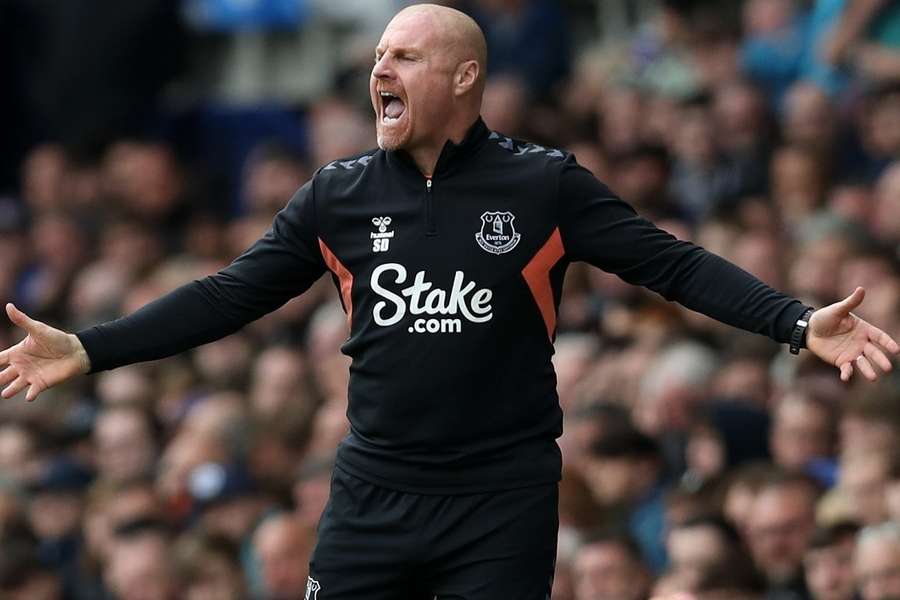 Everton manager Dyche expresses frustration over Onana sale