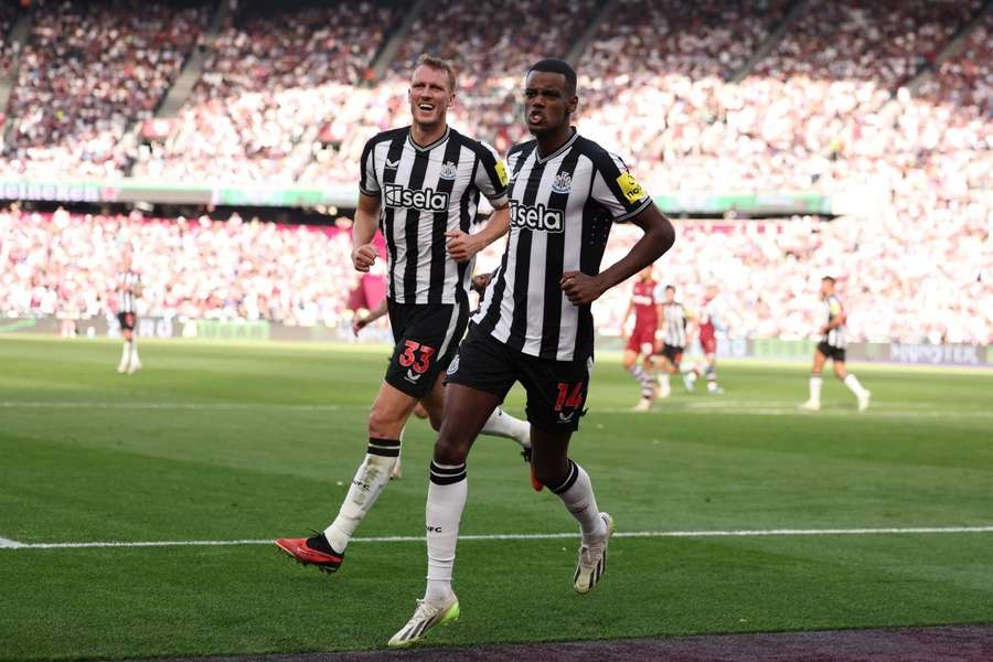 Howe explains Isak substitution in Newcastle's win over Wolves - Paul Vegas