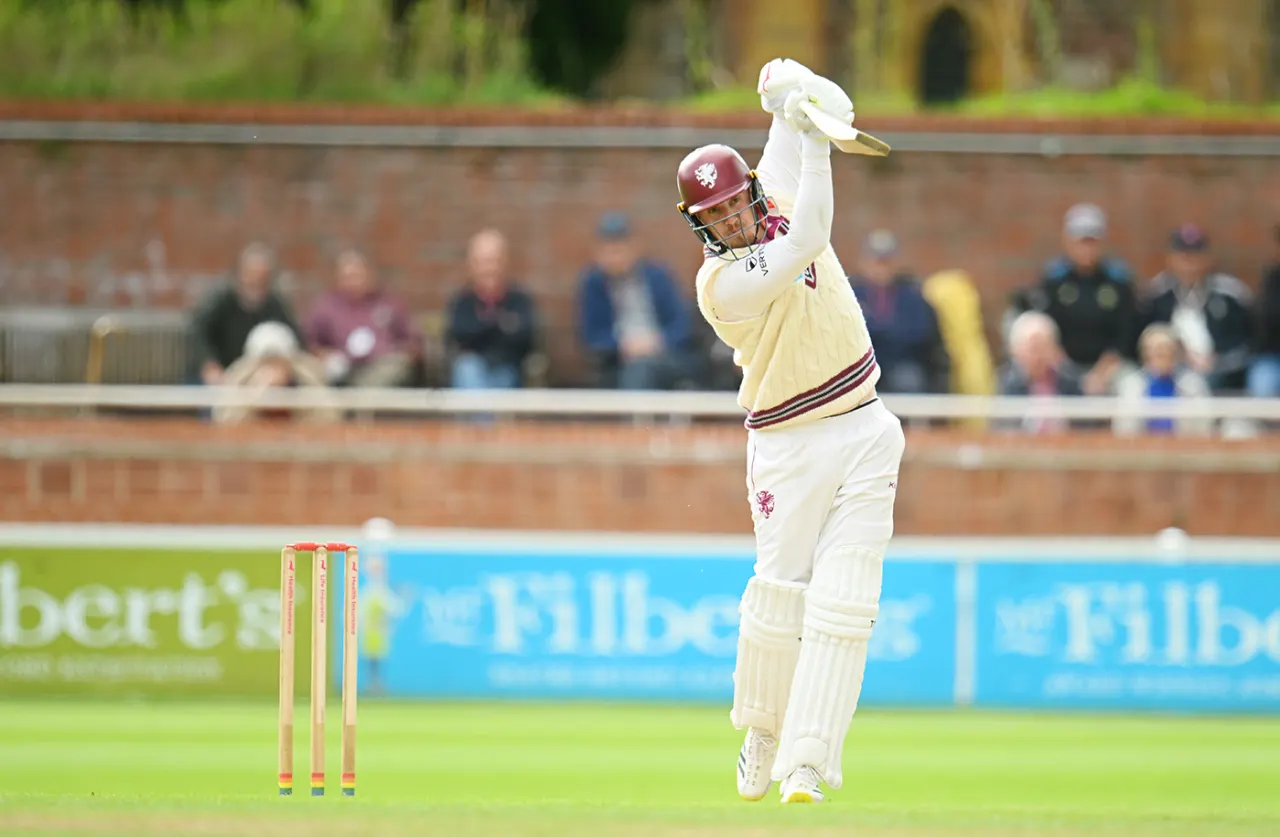 Leach responds after Abbott and Dawson shine for Somerset