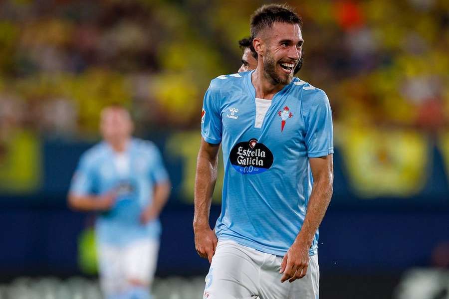 Barcelona face competition from Roma for Celta Vigo defender MinguezaCarlos Volcano