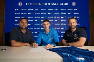 The Persuasion behind Cole Palmer's Bold Transfer from Manchester City to Chelsea: His Surprising Revelation