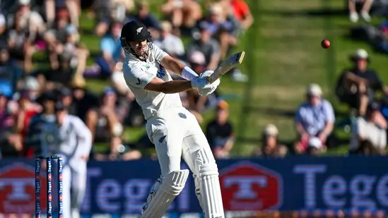 Tim Southee matches Chris Gayle's extraordinary six-hitting record in final Test for New Zealand.