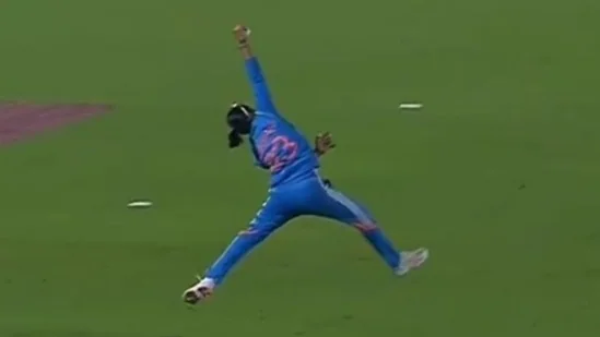 Harmanpreet Kaur stuns with one-handed screamer, leaving commentator in shock as India captain makes fiery comeback